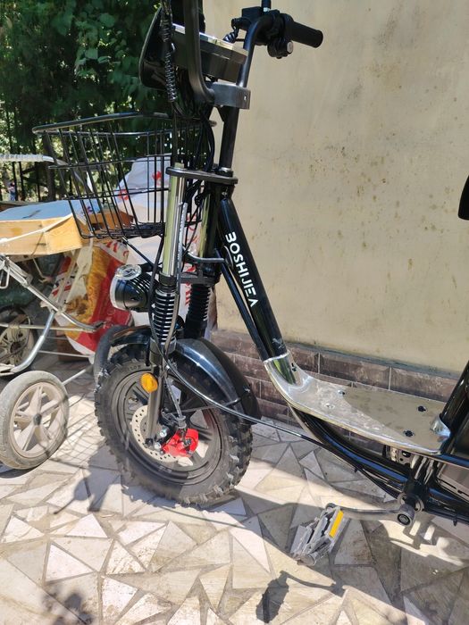 Arava sotiladi yangi skuter ham bor rasmi tepada