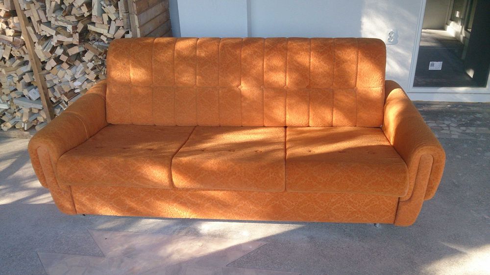 Подарявам разтегателен диван 2  фотьойла 1 табуретка