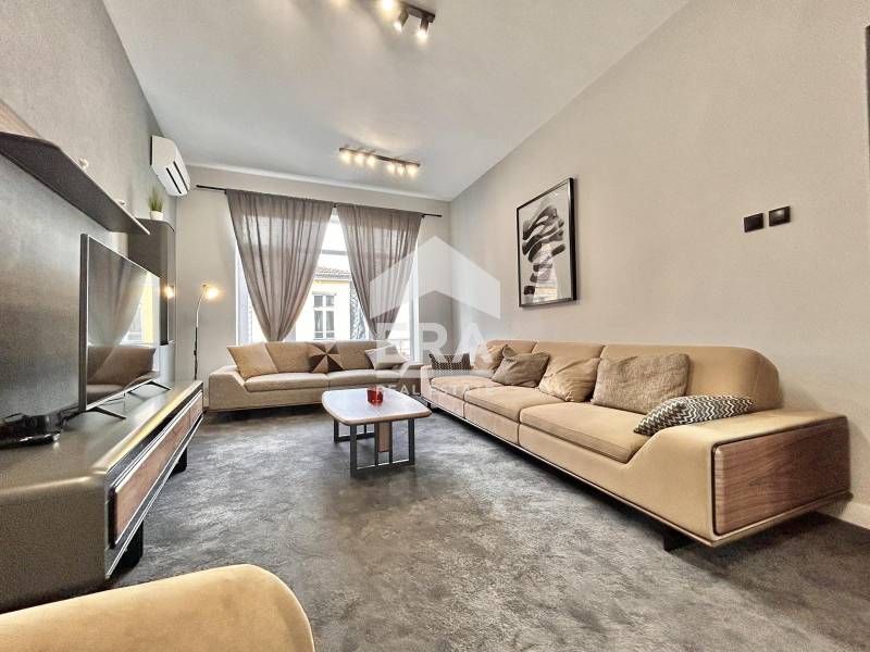 Дава се под наем Тристаен апартамент в София, Център - 110 кв.м за 2000 € - Снимка #1