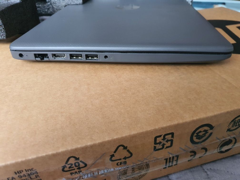 Laptop HP 250 G7 / i5-1035G1 / 8GB DDR4 / SSD 256GB