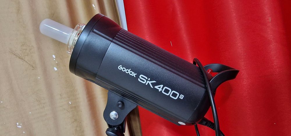 Vând Godox sk400iii
