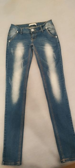 Vând blugi cu talie joasa