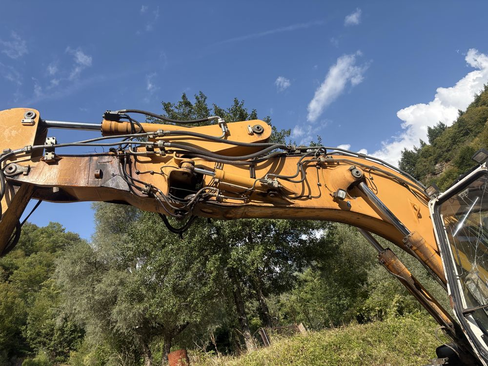 Продавам верижен багер Liebherr