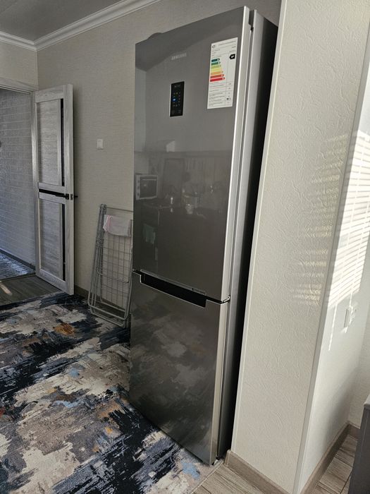 Янги холодильник сотилади. Продаётся новый холодильник.