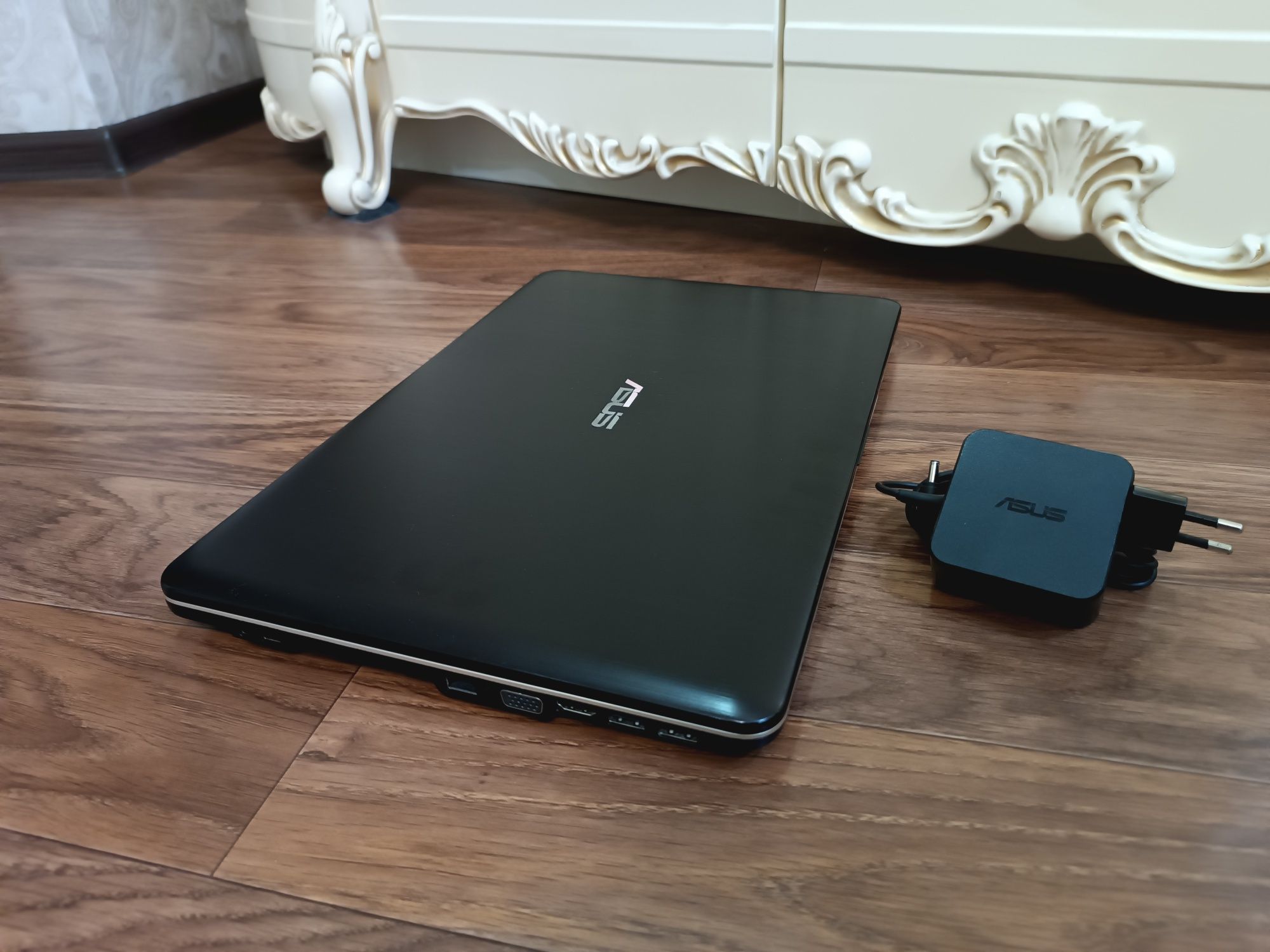 НОУТБУК Asus в отличном состоянии.