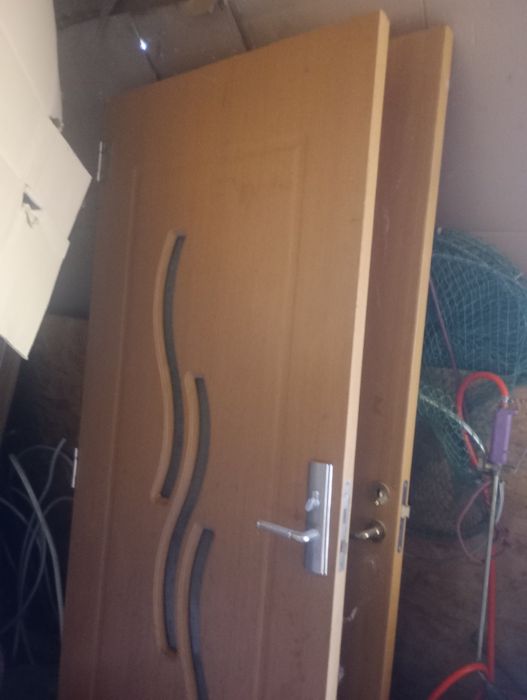 Vând trei uși de interior 140 bucata