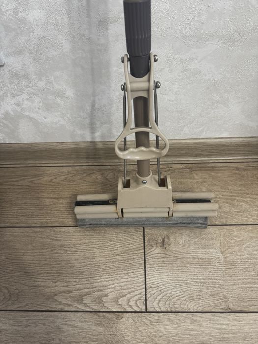 Швабра для окон с резиновой насадкой