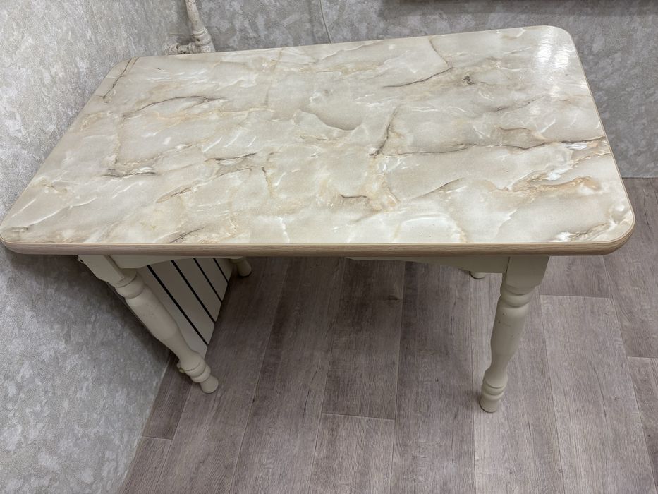 продам кухонный стол в хорошем сомтоянии