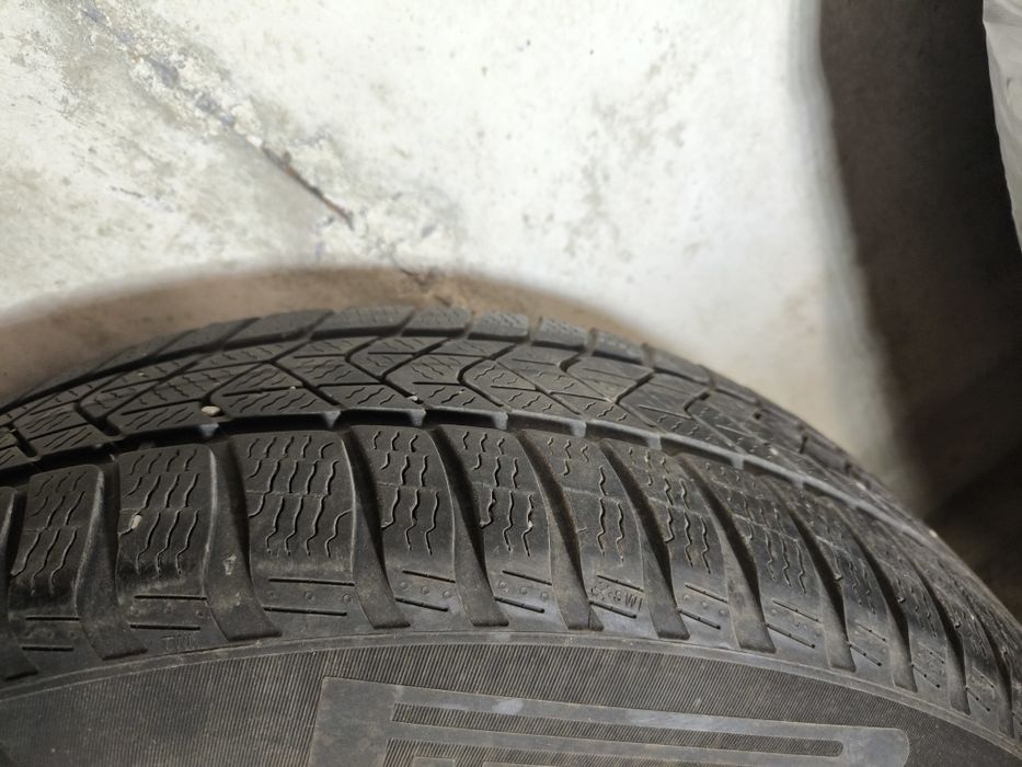 гуматаЗимни Гуми Pirelli winter sotto zero 3 215/65 R17
Най-добри ревю