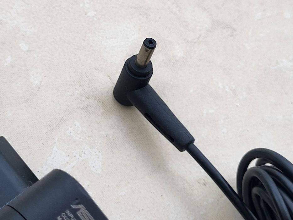 Incarcator laptop Asus 19V 2,37A 45W - mufa subtire 4,0x1,35mm