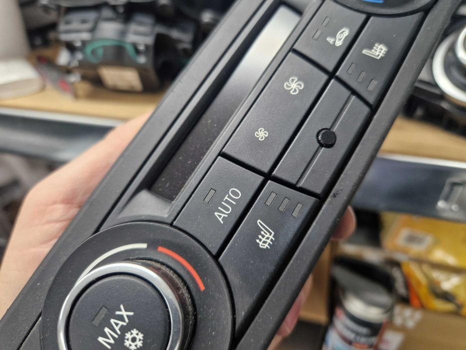 Фейс климатроник с подгрев за BMW E81 E82 E84 E87 E88 E90 E91 E92 E93
