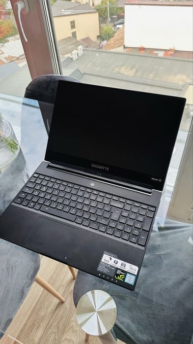 Gigabyte Aero 15 – i7 / 16GB RAM / SSD 480GB / GTX 1060 6GB