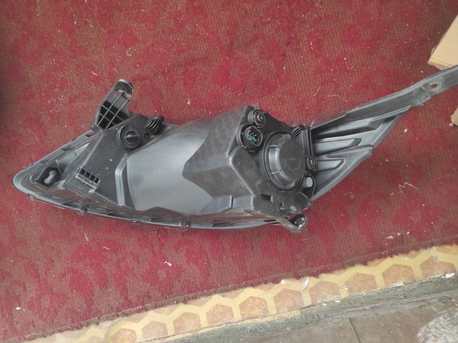 Продам фару правая и крепление на Кia Rio (Киа Рио)2017г