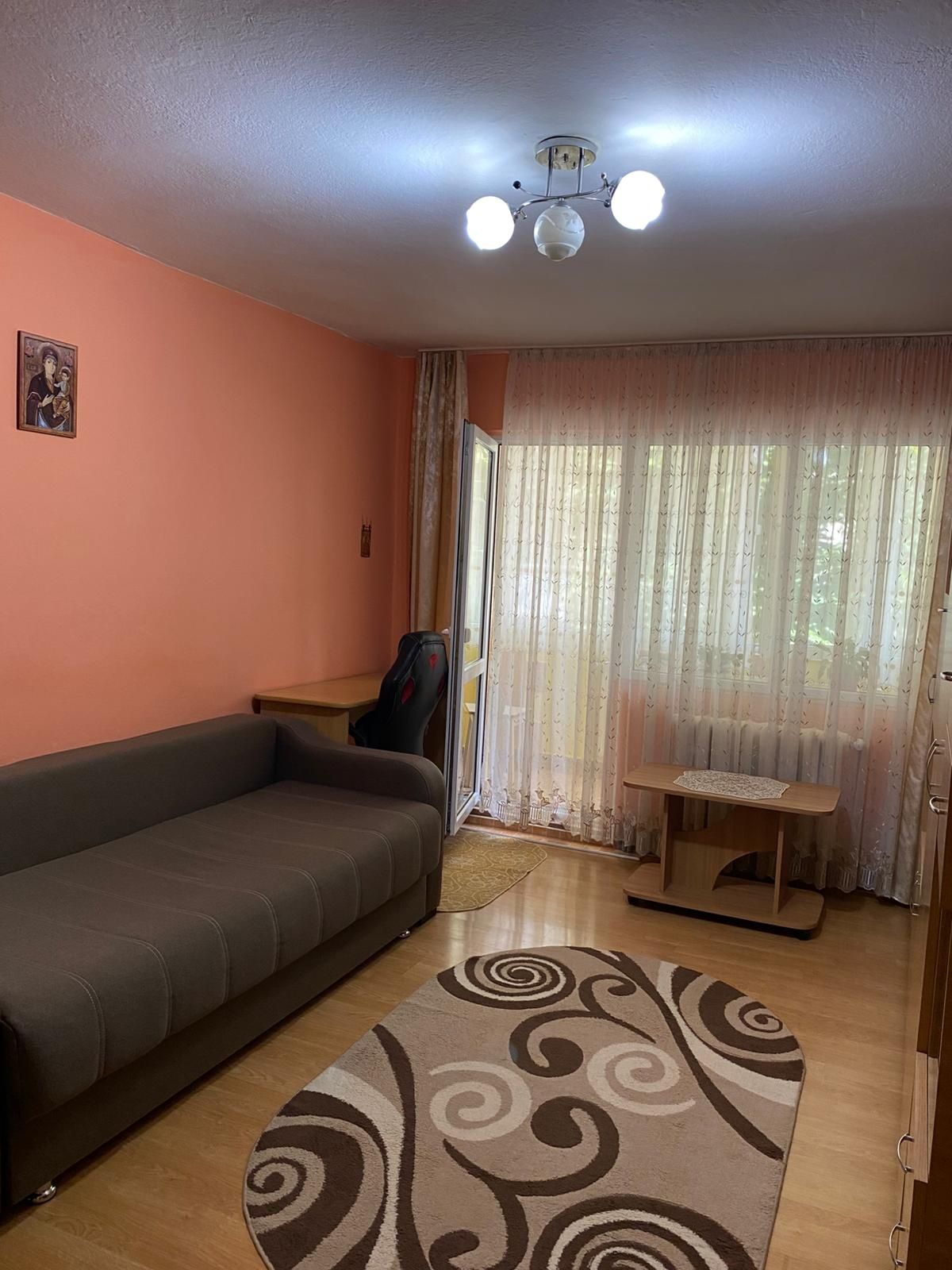 Închiriez apartament cu 2 camere, zona Lamă