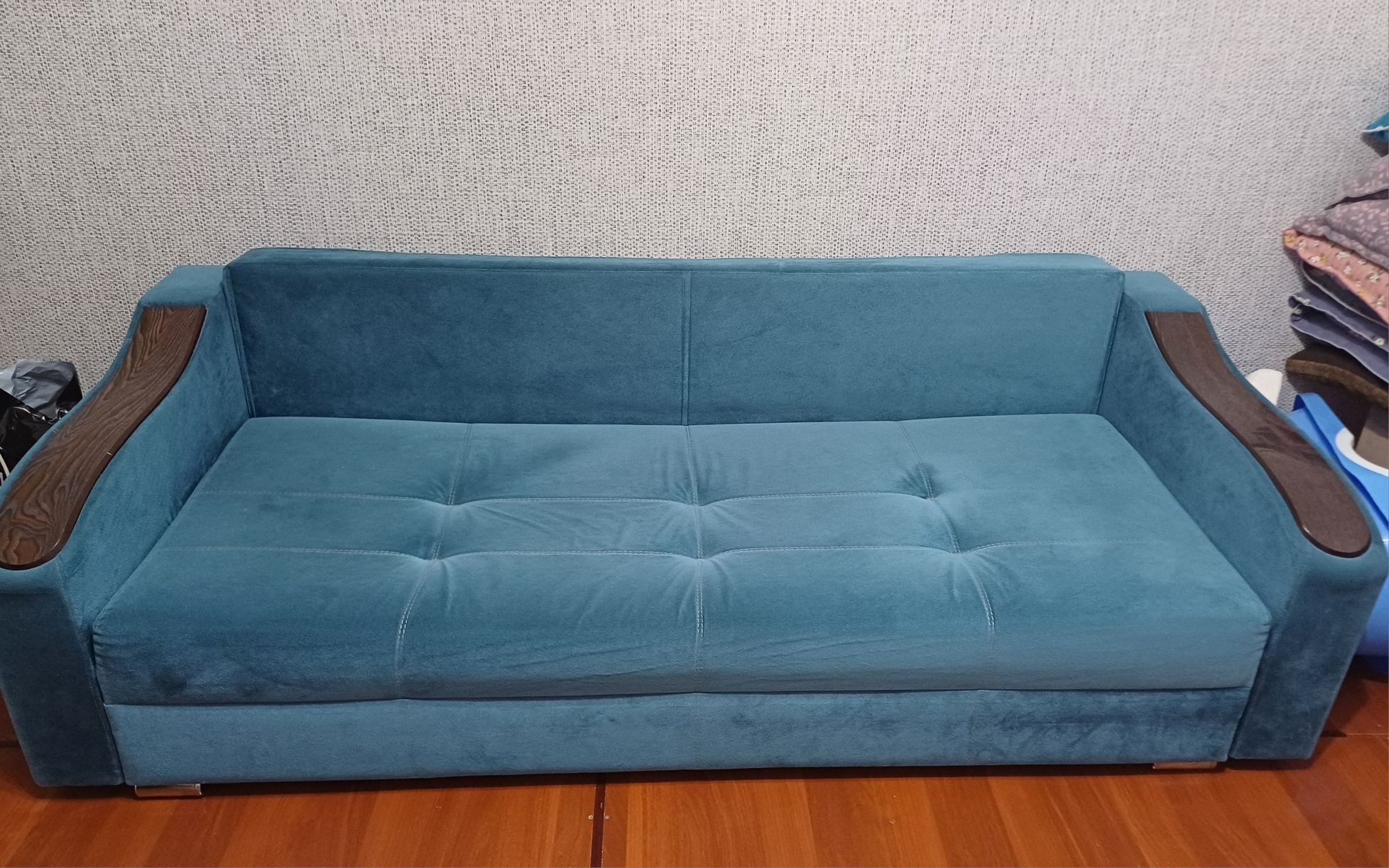 Продам диван. Шифонер купе