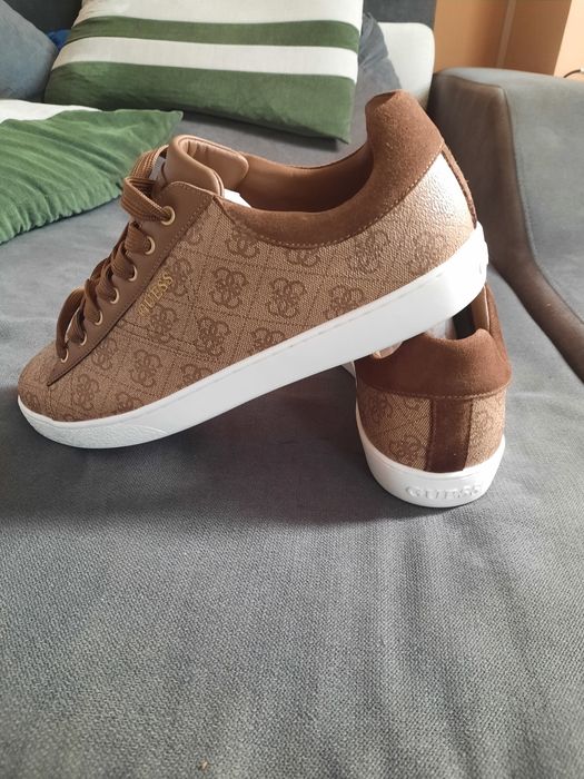 Оригинални сникърси Guess