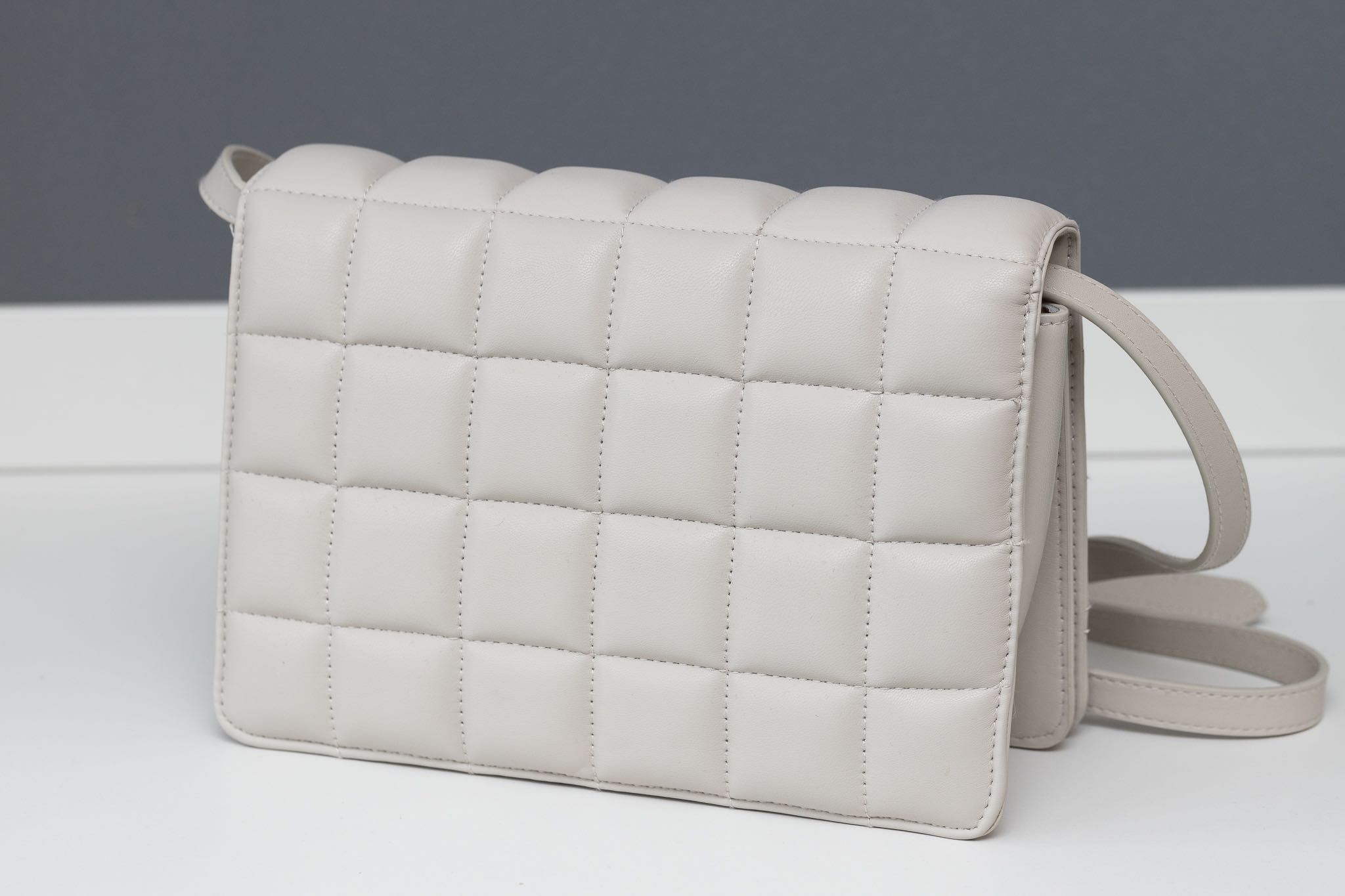 Se vinde Clutch nou H&M