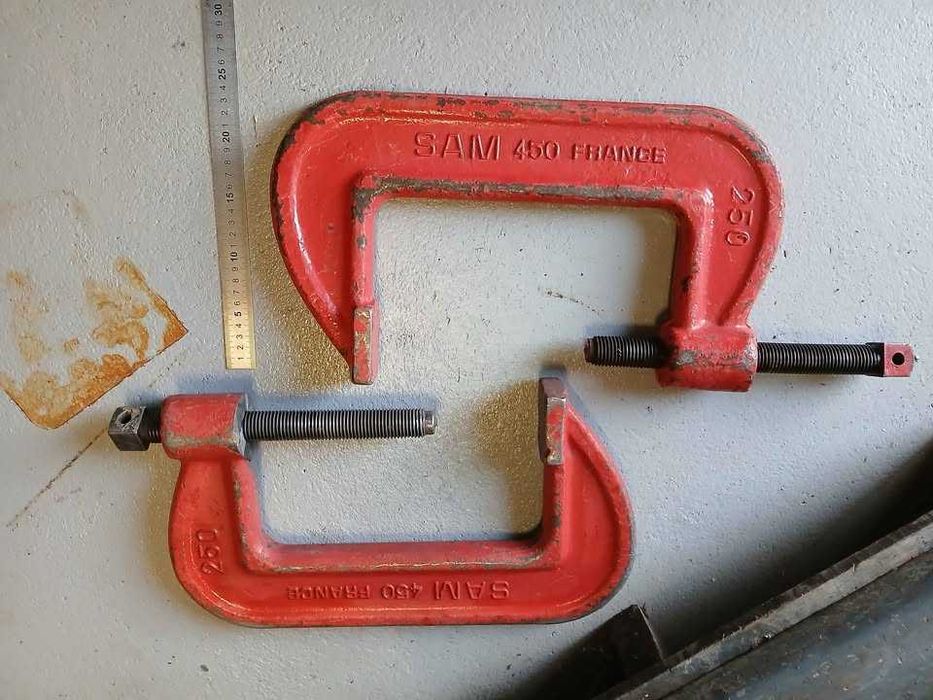 Cleme tip C, menghine cu șurub, presa șurub