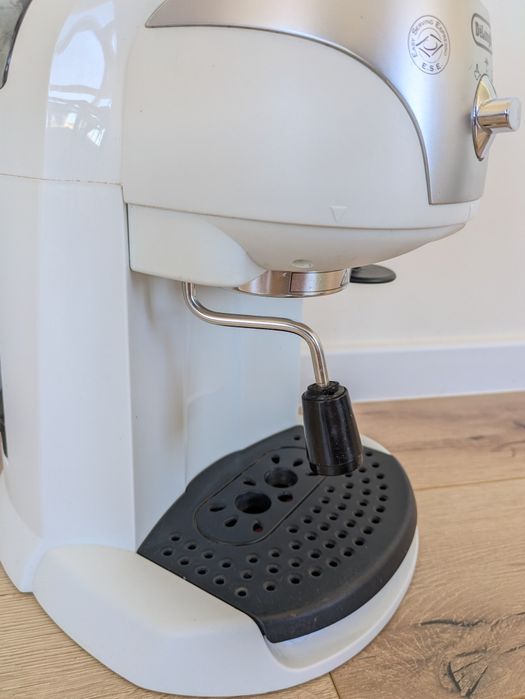 Кафемашина DeLonghi EC221.W
