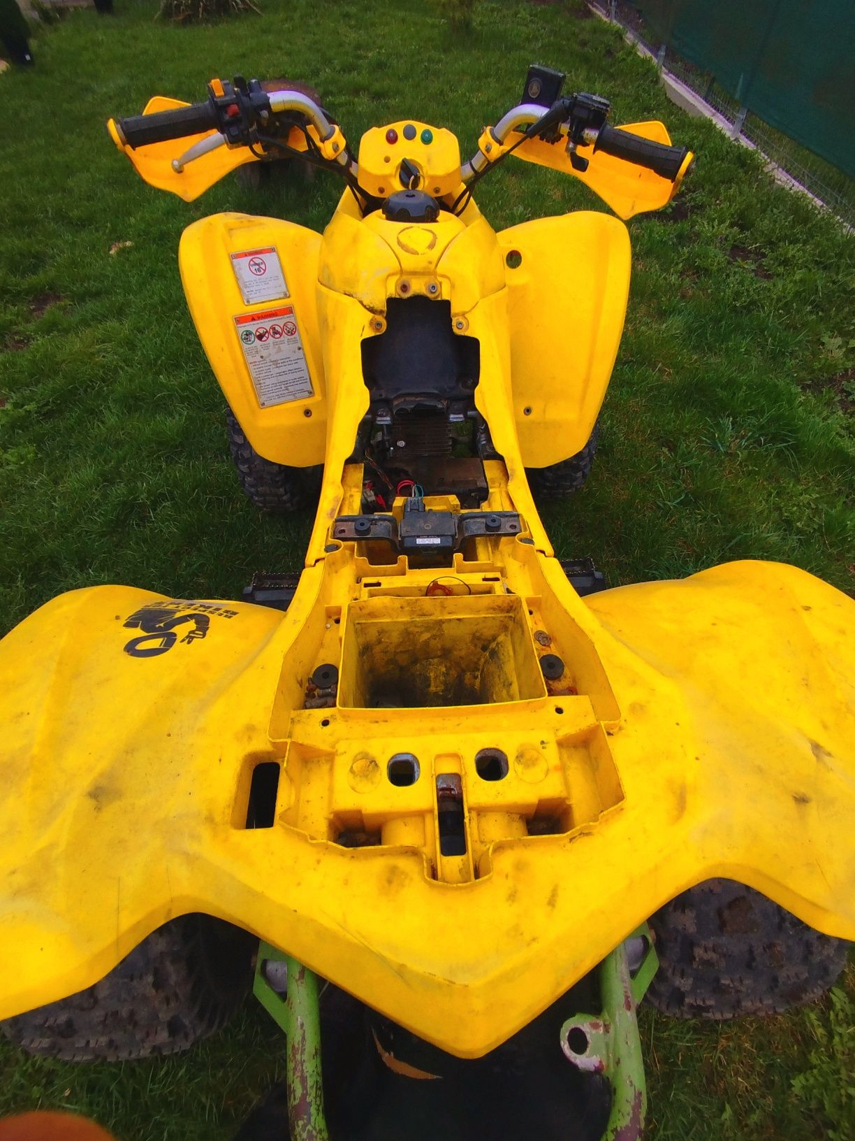 Vând sau schimb Suzuki ltz 250 defect