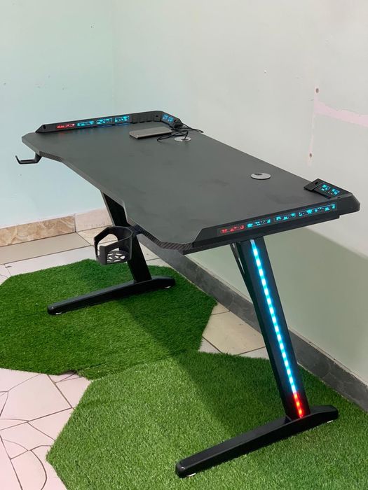 Компьютерный стол. Стол