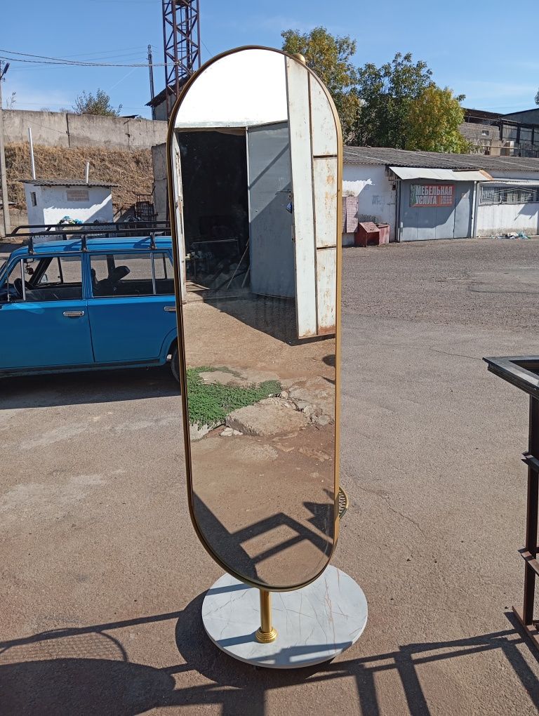 Продается зеркало с вешалка