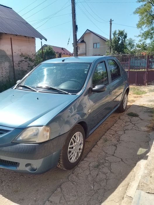Vând Dacia Logan