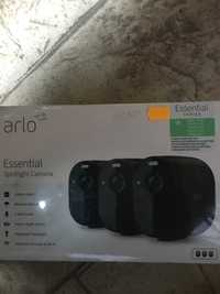 Set 3 camere de supraveghere Arlo Essential Spotlight, sigilate!!!