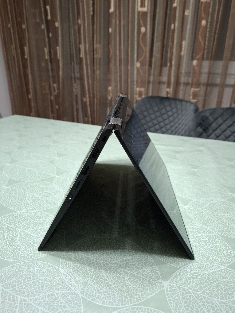 Лаптоп Lenovo Yoga  Core™i5/8GB Ram/512GB SSD