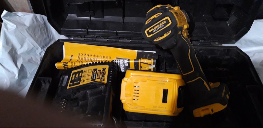 Ударен винтоверт DEWALT DCD 709.