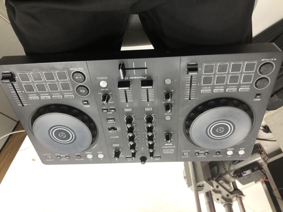 Pioneer DJ DDJ FLX4 (p25)