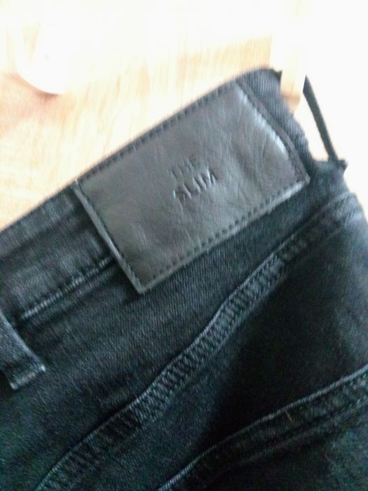 Черни дънки мъжки