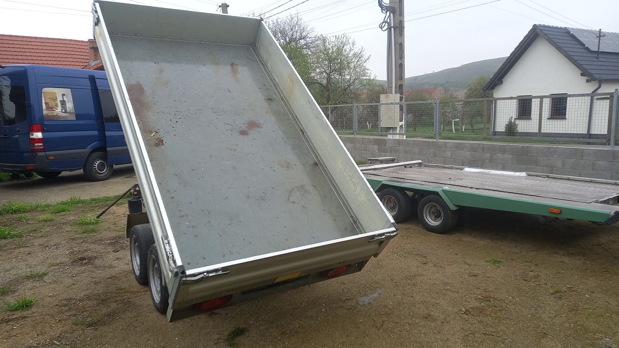 Remorca 1200kg platforma cu grilaj metalic