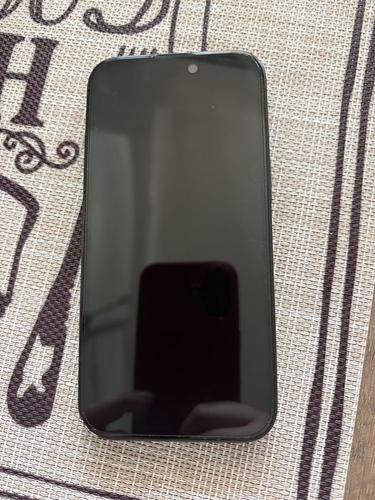 Iphone 15 128 GB със спукан дисплей