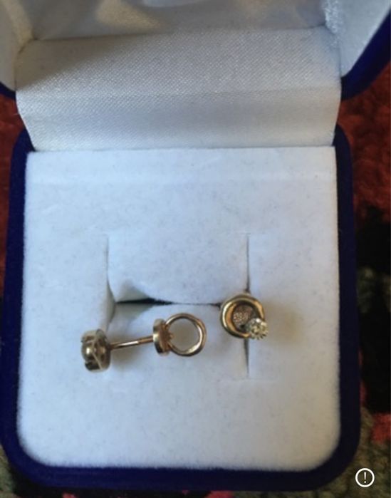 Серьги гвоздики с бриллиантами