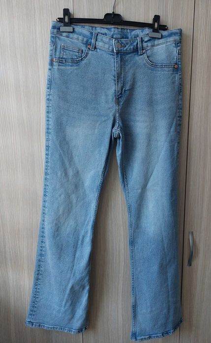 Дамски светли дънки на H&M с леко разкроен крачол размер ХЛ