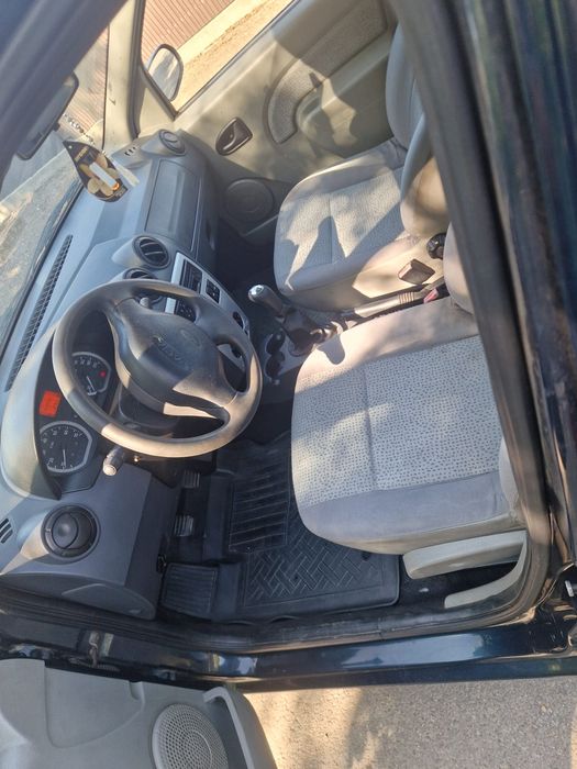 Vand dacia logan 1.5 dci 65 cp 2006
Aer conditionat functional 
4 geam