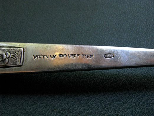Оригинальный серебряный комплект 2 ножа+2 вилки+2 подставки (Вьетнам)