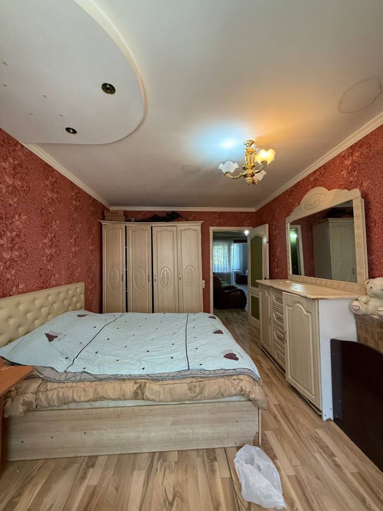 Продаю. Срочно. 3 х комнатная 2 х 6. Кирпич Чистая