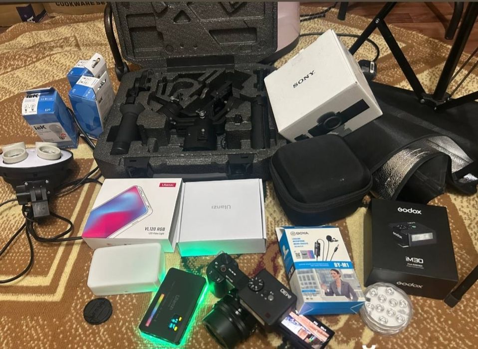 Продам фотоаппарат  SONY ZV E-10