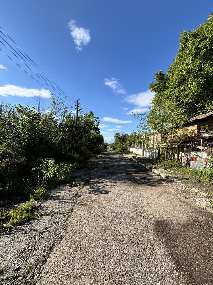 Парцел с площ 1500кв.м.