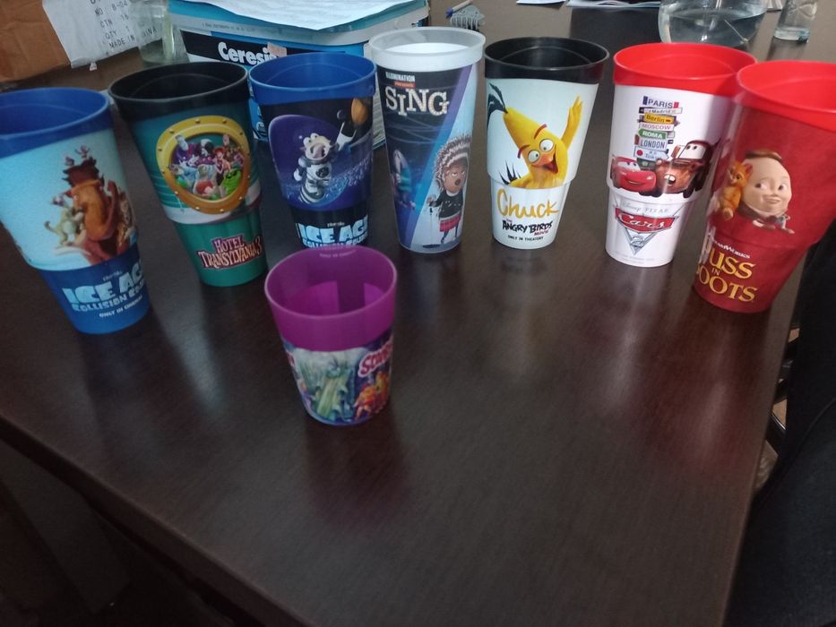 Лот пласмасови чаши с герой от филмо