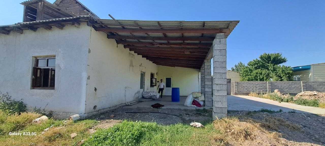 Sirdaryo tumanida noturar bino bo`lib to`lash sharti asosida sotiladi