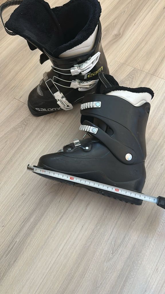 Vând schiuri Atomic XT