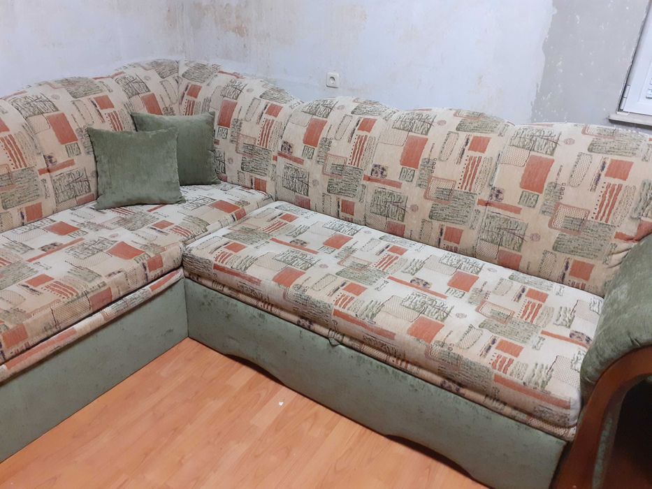 Ъглов диван с ляв подлакътник