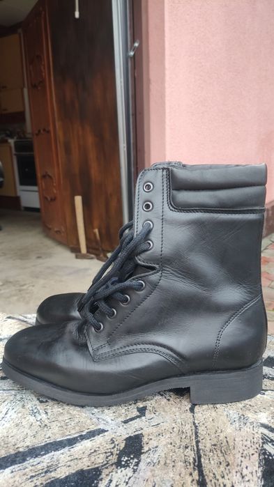 GHETE piele ,negru ,mărimea 40