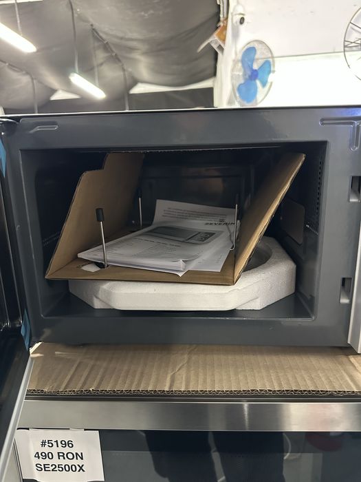 Cuptor cu microunde cu funcție de grill Severin MW 7771