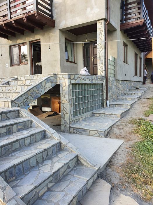 Vând piatra naturala de munte.