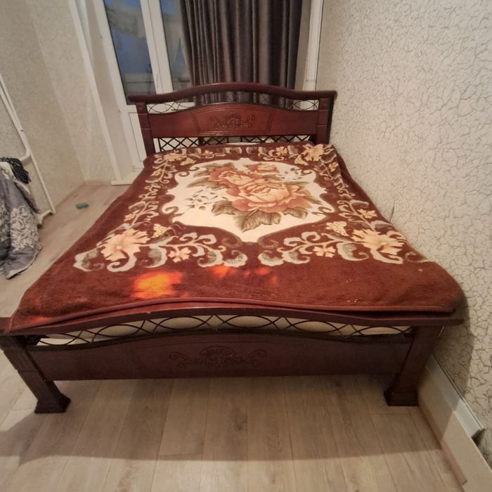 Кровать спальная