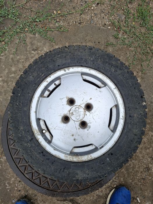 Продам шину с диском